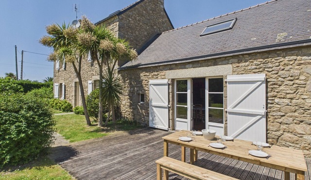 Authentic house for 11, close to the beach