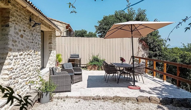 Awesome home in La-Roque-sur-Pernes