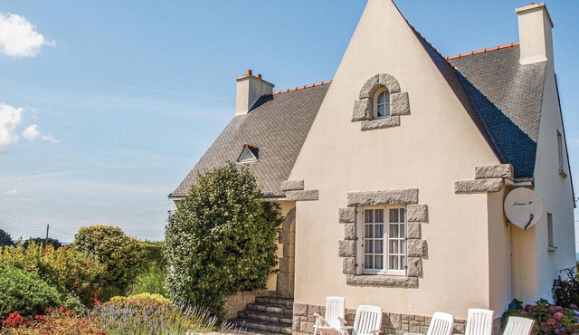 Awesome home in Trévou Treguignec