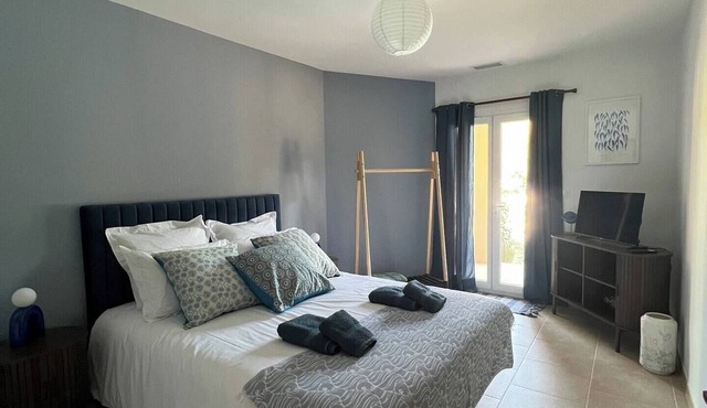 AZUR SUITE with pool view and terrace