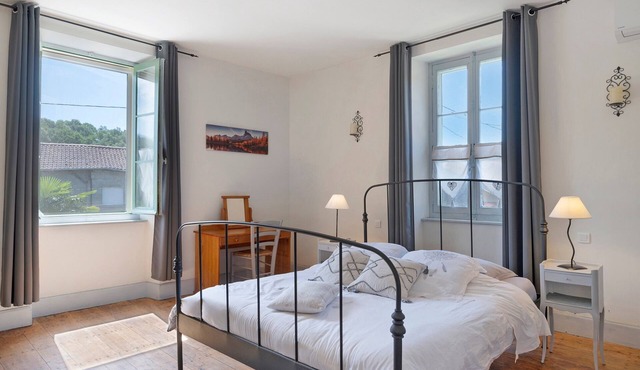 Baladous Guest Room – Arbas with Shared Terrace, Wi-Fi, and Air Conditioning