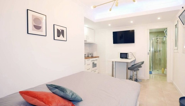 Basic & Comfy Studio Eixample in Barcelona