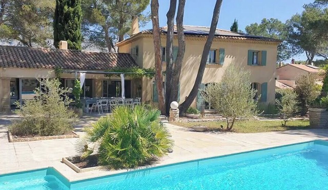Bastide with Sainte-Victoire views near Aix