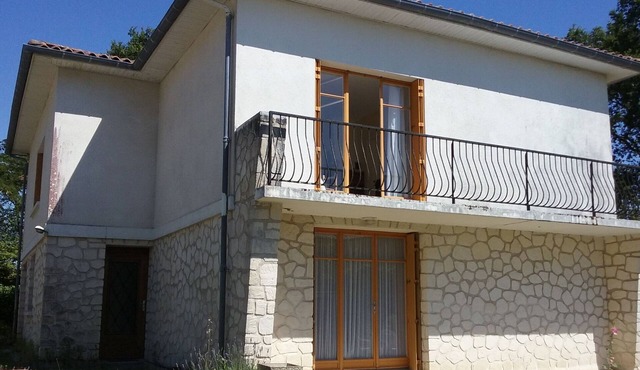 Beaches & market <900m - Quiet, fresh and spacious garden-level flat for 4/6pax