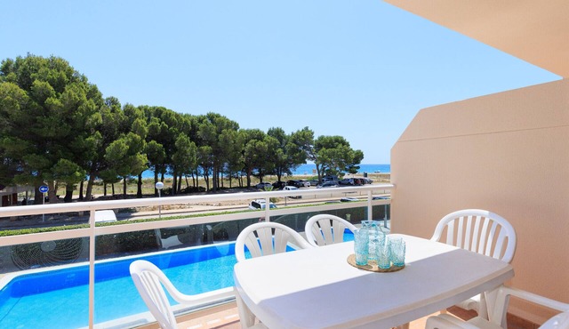 Beachfront apartment for families with pool · UHC ARCO DEL SOL 210