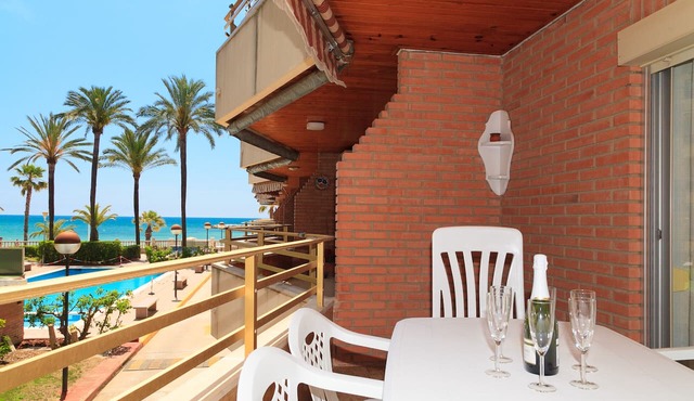Beachfront Apartment with Pool · UHC SOL DE ESPAÑA 208