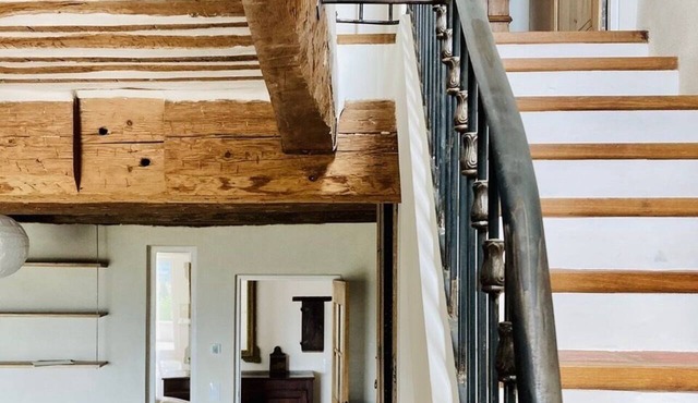 Beautiful 4-bedroom house with stunning views, perfect for exploring The Luberon