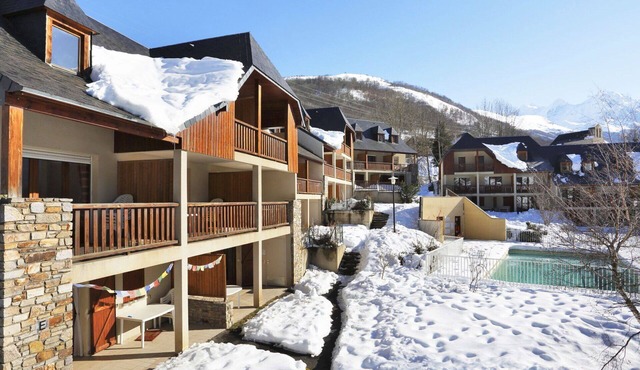 Beautiful apartment for 4 people with WIFI, pool, TV, terrace, pets allowed and parking