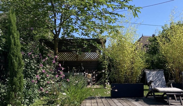 Beautiful family home with swimming pool near the center of Annecy