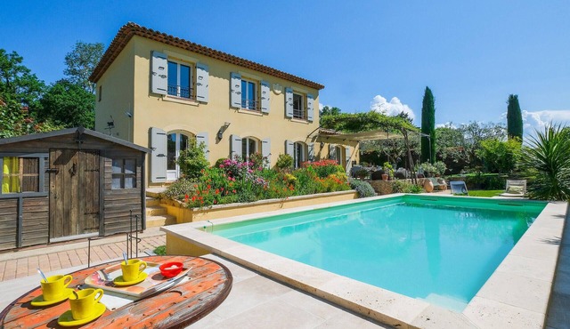 Beautiful home in Mallemort