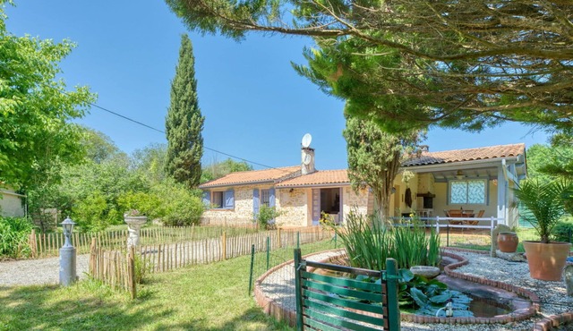 Beautiful private villa for 6 guests with WIFI, TV, terrace, pets allowed and parking