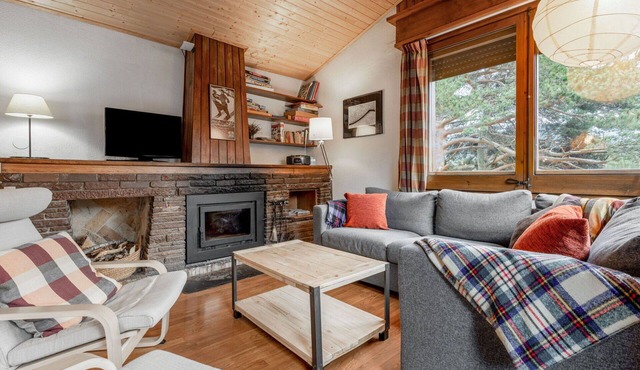 Beautiful private villa for 8 guests with WIFI, TV, balcony and pets allowed