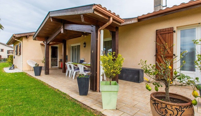 Beautiful private villa for 6 guests with WIFI, A/C, private pool, TV and terrace