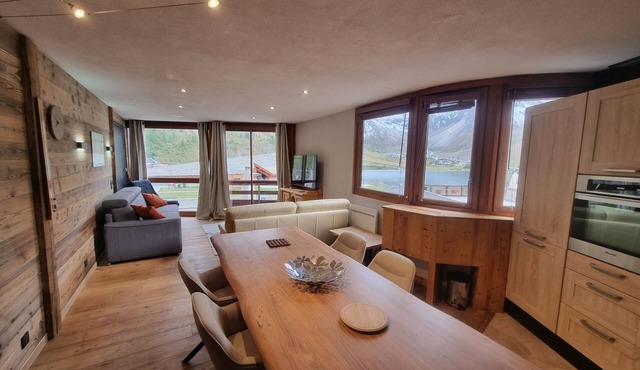 Beautiful renovated apartment, 12 people, piste side