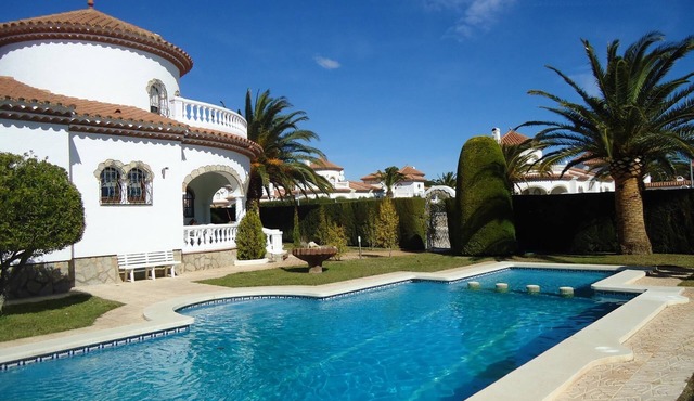 Beautiful villa with private pool in Miami platja !