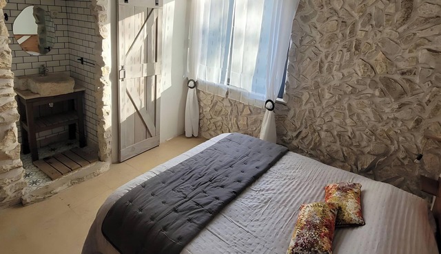 Bed & Breakfast “La Lisière” with Mountain View, Wi-Fi and Air Conditioning