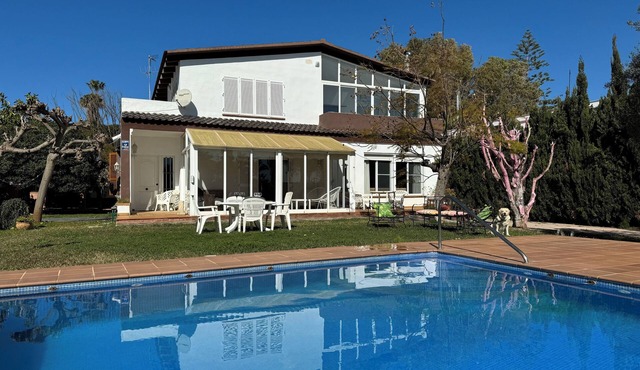 Breathe the breeze of the Mediterranean Sea: Villa Sol y Mar