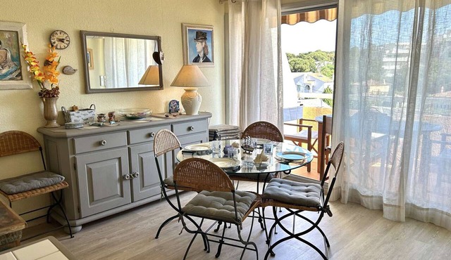 Bright 2-room apartment, air-conditioned, near the sea in Saint-Raphaël