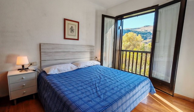 Bright apartment with garden Besiberri 6
