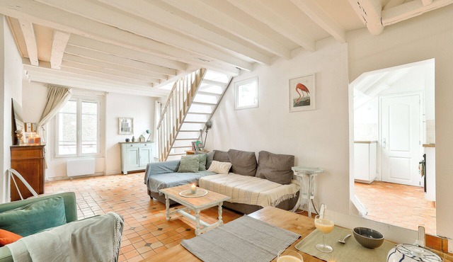 Bright apartment near Place de la Nation