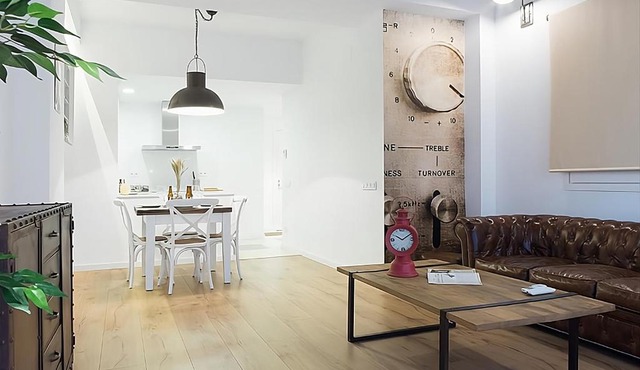 Bright Industrial Loft Barcelona Center