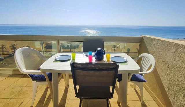 Bright T2 apartment near beach and center
