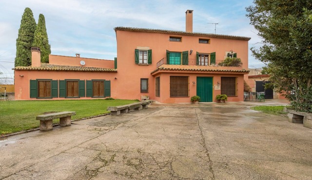 Ca l'Andorrà Country House with Garden, Shared Pool and Wi-Fi