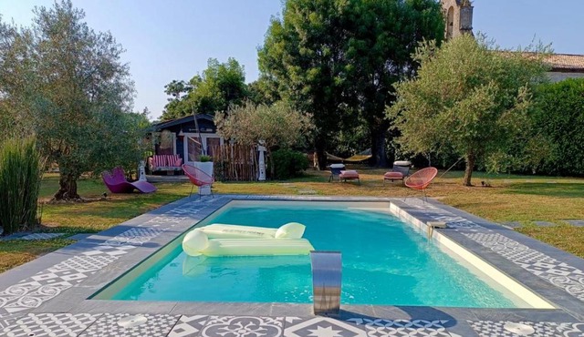 Cabane romantique climatisée avec piscine en pleine nature
