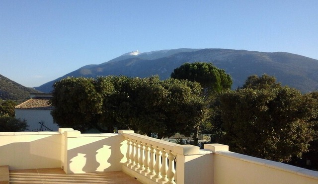 Cadre raffiné! Treat yourself... Jacuzzi & Endless swimming pool + Champagne!
