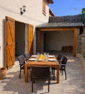 CAL QuEROL UR casa amb jardí i bbq i billar