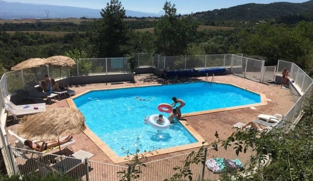 Camping 3 étoiles - Piscine - ccbgbcd