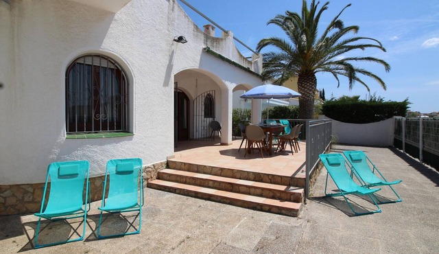 Canal-Side Villa with Private Pool, Jetty, and Garden – Perfect for Relaxation in Roses