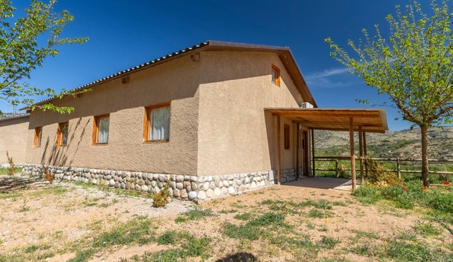 Caravan 'Bungalow 3' with Mountain View, Wi-Fi and Air Conditioning