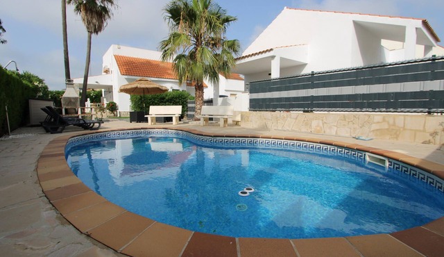 CASA ESPERANZA 1, Ideal house for your holidays near the sea, free wifi, air conditioning optional, private pool, pets allowed, dog’s beach