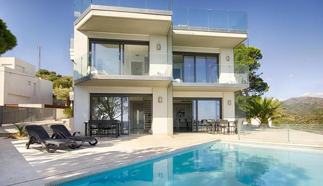 Casa Grifeu con Piscina Compartida y Parking - ES-228-126