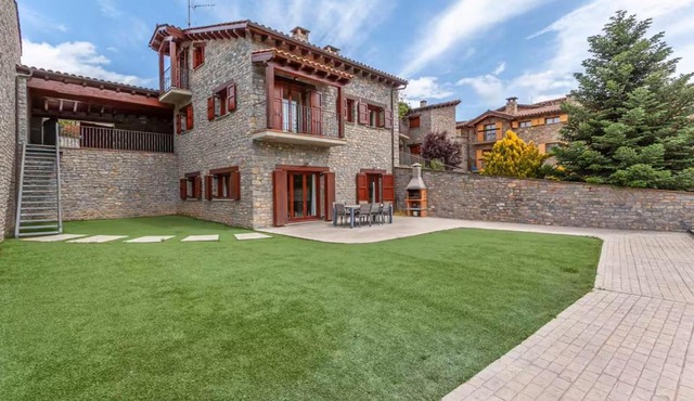 Casa ideal para 10 personas con amplia terraza y vistas