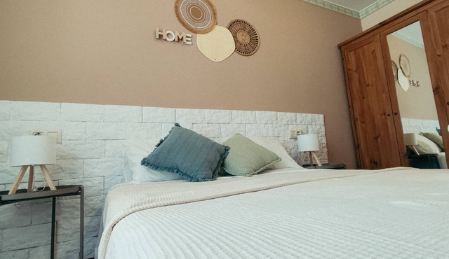 Casa Leo, rural charm with terrace and at the gates of the Pyrenees