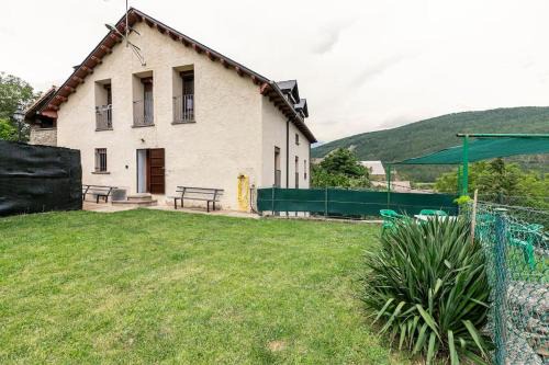 Casa Luis - APARTAMENTO con JARDÍN PRIVADO en los PIRINEOS
