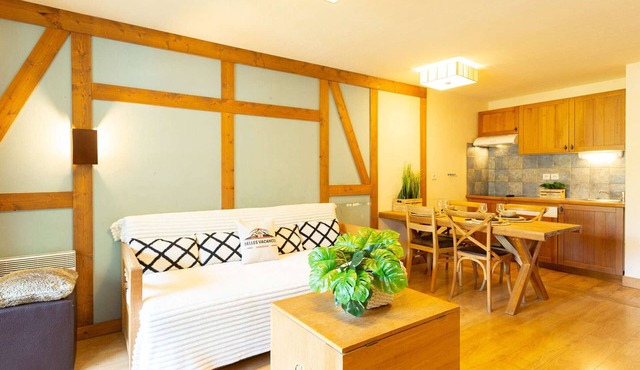 Central apartment with balcony, pool and secure parking