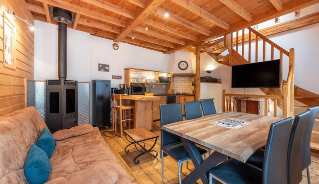 Central Luz-Saint-Sauveur Cottage with Mountain View and Wi-Fi