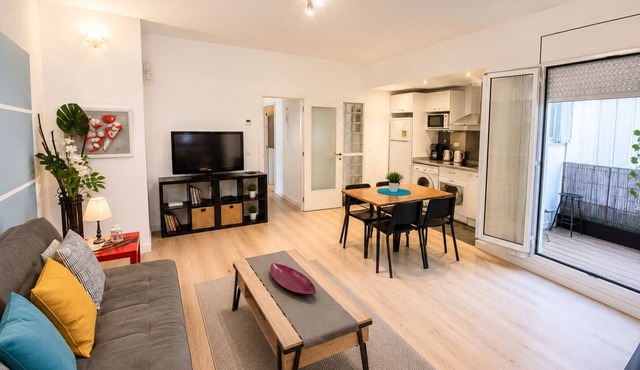 Centrally located apartment 15 min from beach and Sagrada Familia