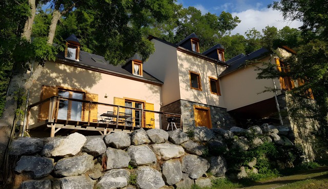 Chalet for 10-12 Guests, 10 min from Peyragudes and Loudenvielle
