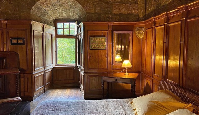 Chambre Evêque Guest Room