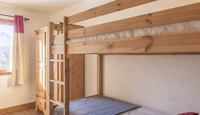 Chalet, wifi, sauna, balcony, fireplace or stove, parking, tv, ski locker, 130m²