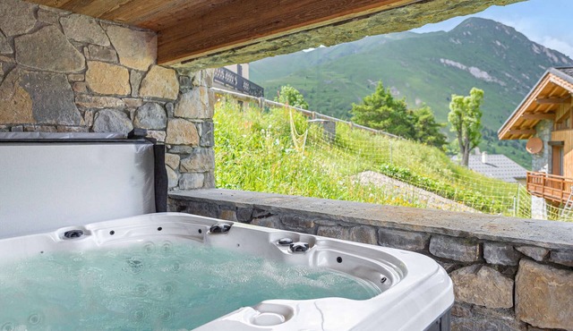 Chalet with jacuzzi and sauna near Saint Martin