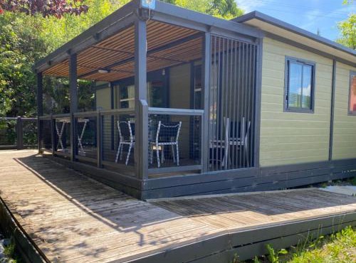 Chalet 4 pers avec Terrasse et Accès PMR à Vic-sur-Cère - API-1-52-1231