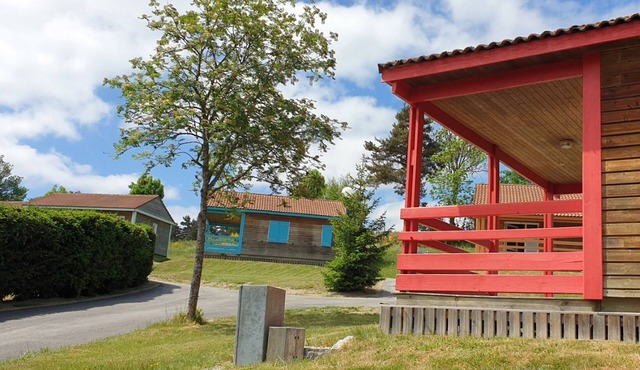 Chalet "Albizia Pour 6 Prix Semaine" with Mountain View, Shared Pool & Wi-Fi