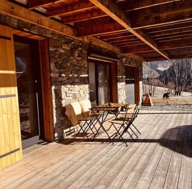 Chalet au pied des montagnes