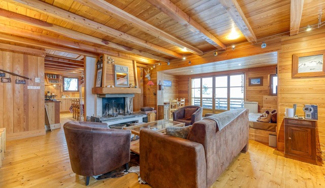 Chalet "Belledonne" with Mountain Views, Private Terrace and Wi-Fi