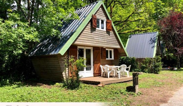 Chalet dans le parc d'un manoir du XIXème